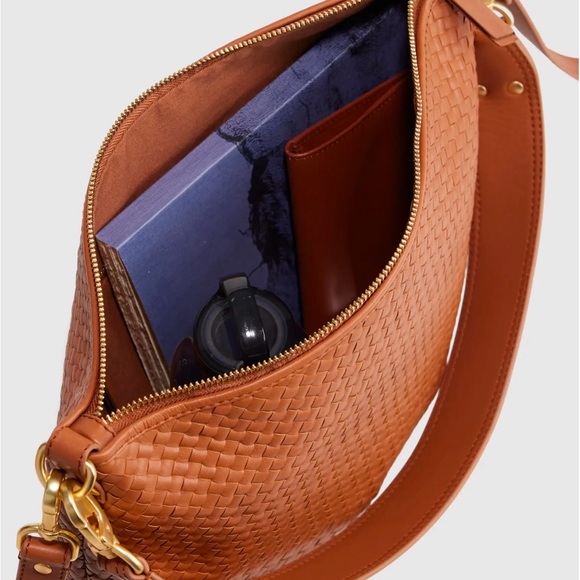 🤍New Quince Italian Leather Crescent Bag (Comes With Shoulder Strap Only) - Picture 8 of 9